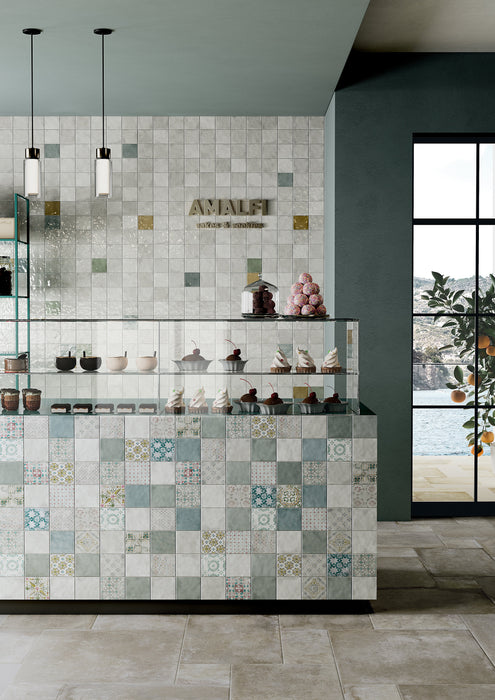 Small White 51x161mm Gloss Wall Tile (0.54m2 box)
