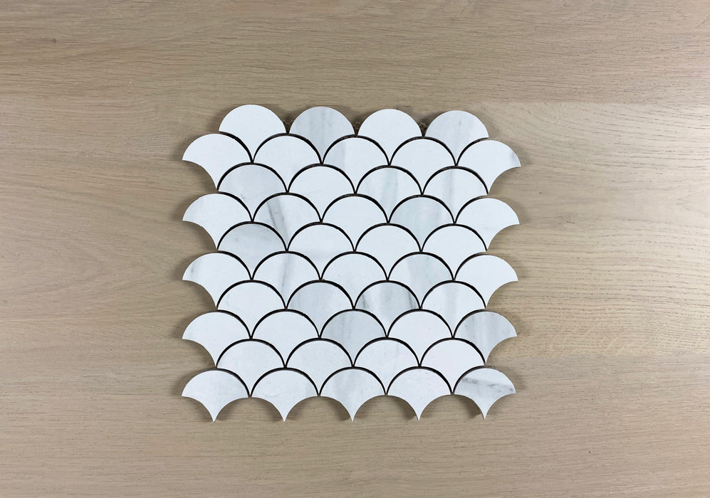 Estilo Calacatta-look 278x270mm (sheet size) Fish Scale Mosaic Wall Tile (box containing 11 sheets)