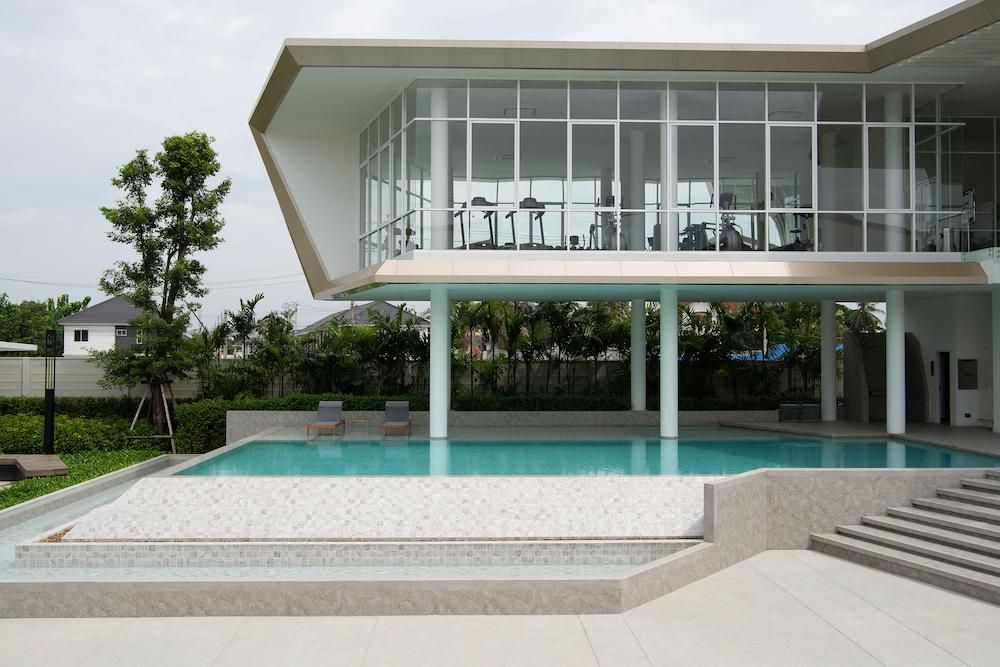 Hammered Light Grey 97x97mm (297x297mm sheet size) Grip Finish Floor/Wall/Pool Tile (0.929m2 box)